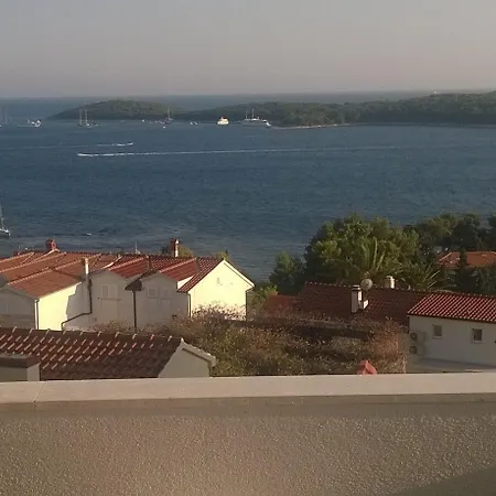 J & B Holiday House Apartment