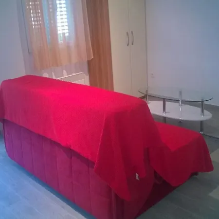 J & B Holiday House