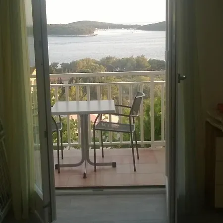 J & B Holiday House *