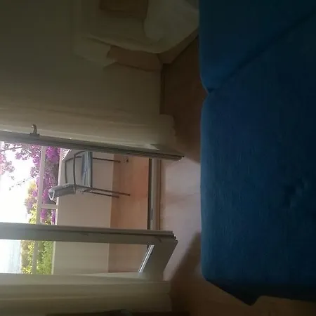 J & B Holiday House Apartment