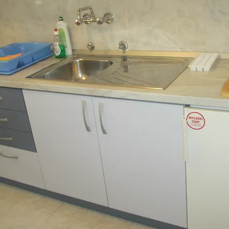 J & B Holiday House Apartment *